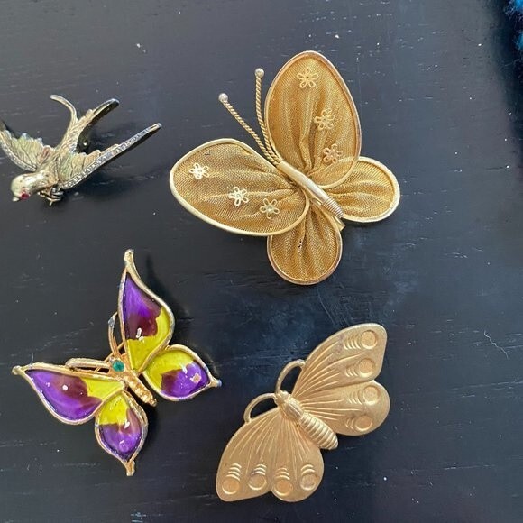 Vintage Jewelry - VIntage brooches
